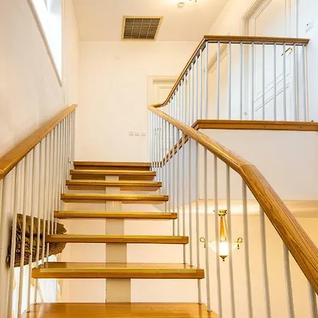 Old Two Level With River View Апартаменты *
